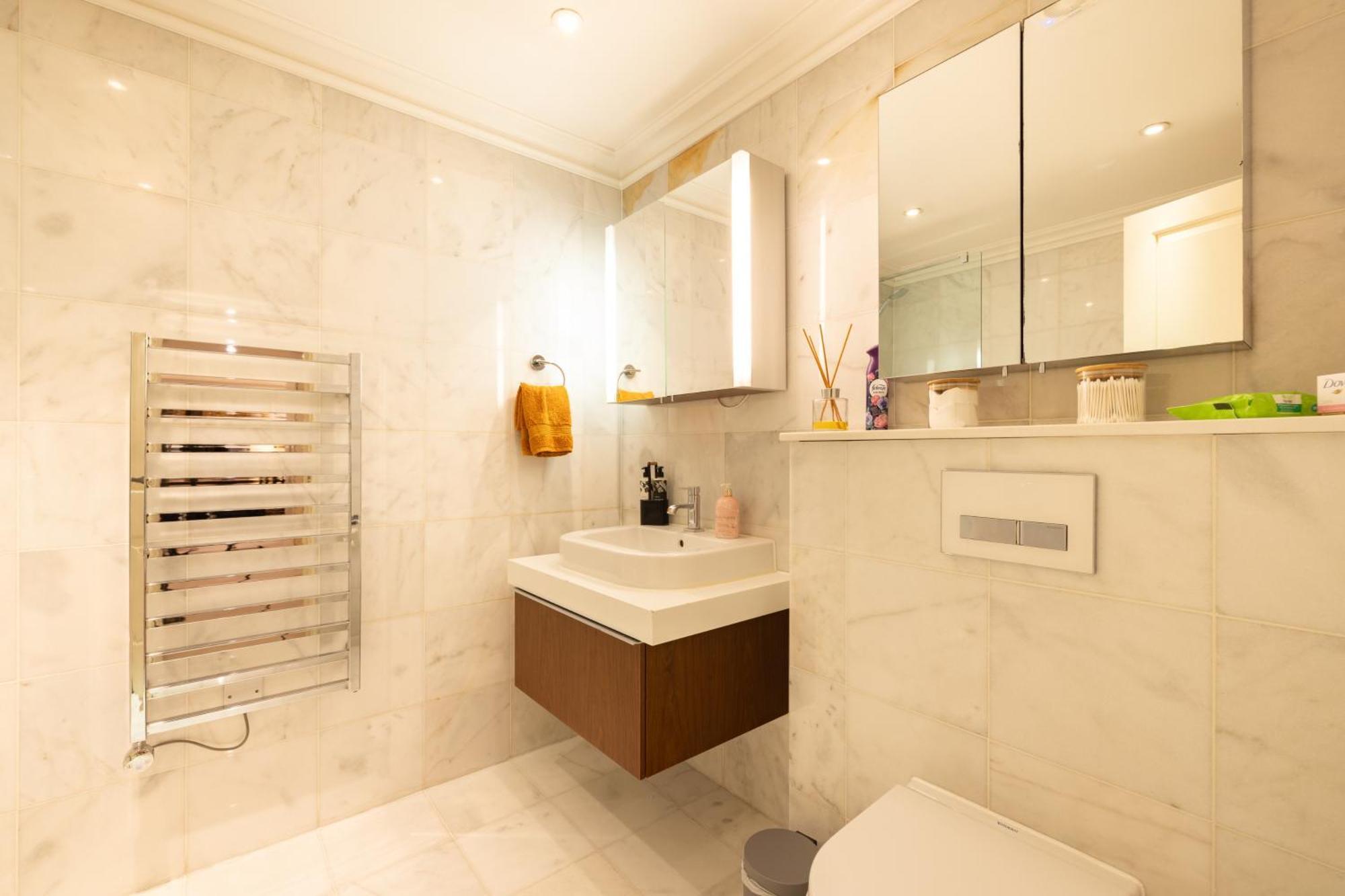 Apartamento Large 4-bed 8-guests W Patio 1841 House Paddington Londres